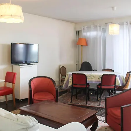 Nest With Balcony Overlooking The Eiffel Tower Paris