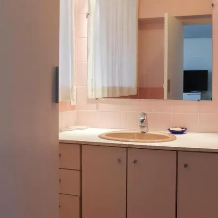 Nest With Balcony Overlooking The Eiffel Tower Apartment Paris