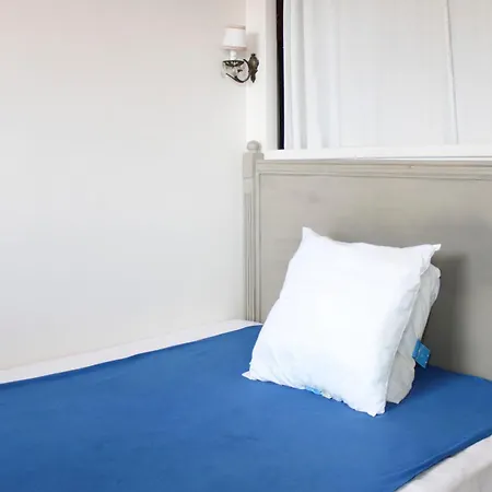Nest With Balcony Overlooking The Eiffel Tower Lejlighed