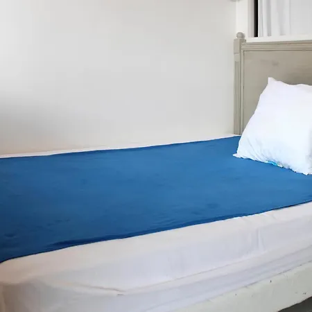 Nest With Balcony Overlooking The Eiffel Tower * Paris