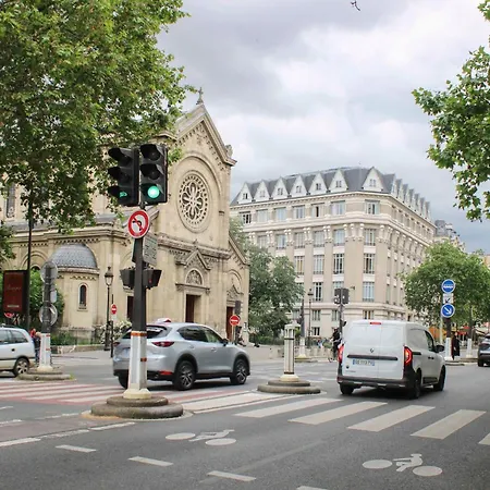 Nest With Balcony Overlooking The Eiffel Tower Lejlighed Paris